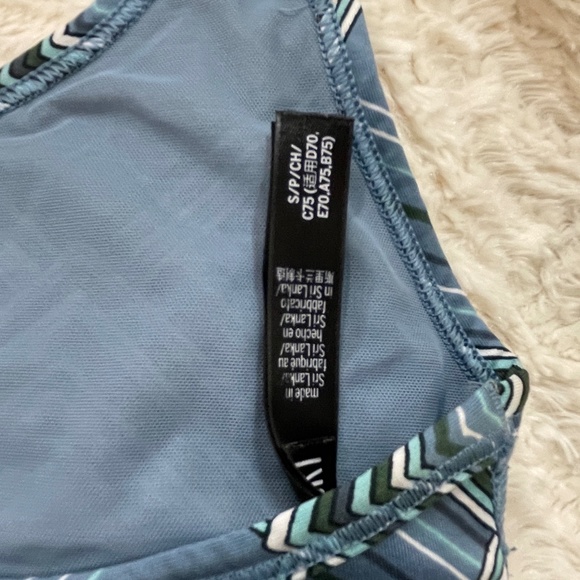 Victoria's Secret VSX Wireless Strappy Back Sports Bra Size Small Green Geo - Picture 4 of 5